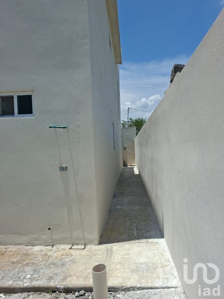 VENTA Casa Nueva Grande con UNA recamara en P.B. en Lomas de Sinai, REYNOSA.