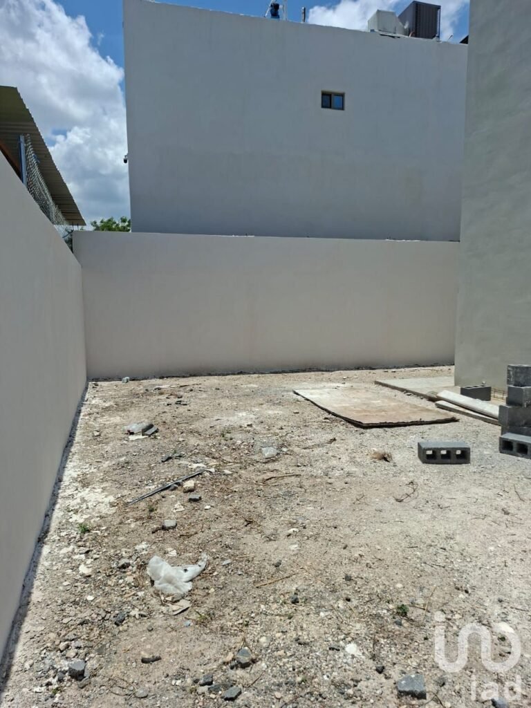 VENTA Casa Nueva Grande con UNA recamara en P.B. en Lomas de Sinai, REYNOSA.