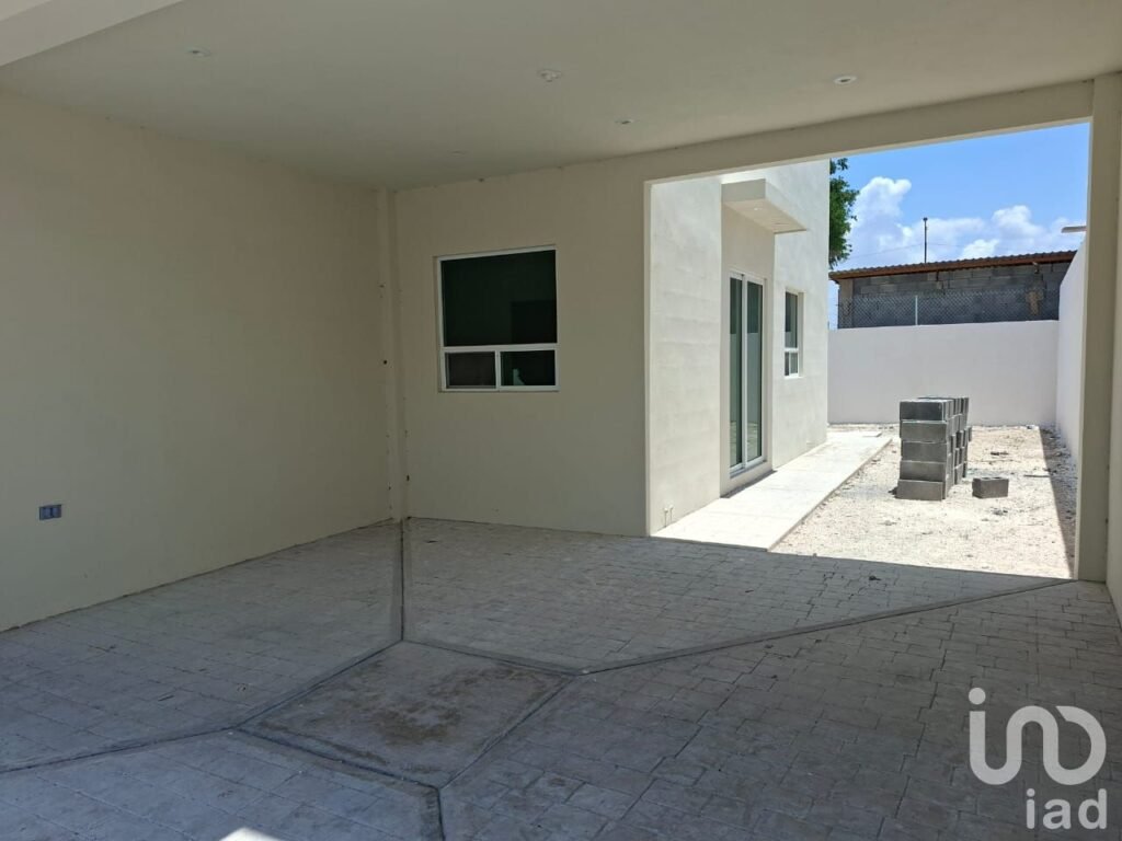 VENTA Casa Nueva Grande con UNA recamara en P.B. en Lomas de Sinai, REYNOSA.