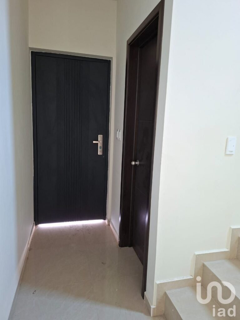 VENTA Casa Nueva Grande con UNA recamara en P.B. en Lomas de Sinai, REYNOSA.
