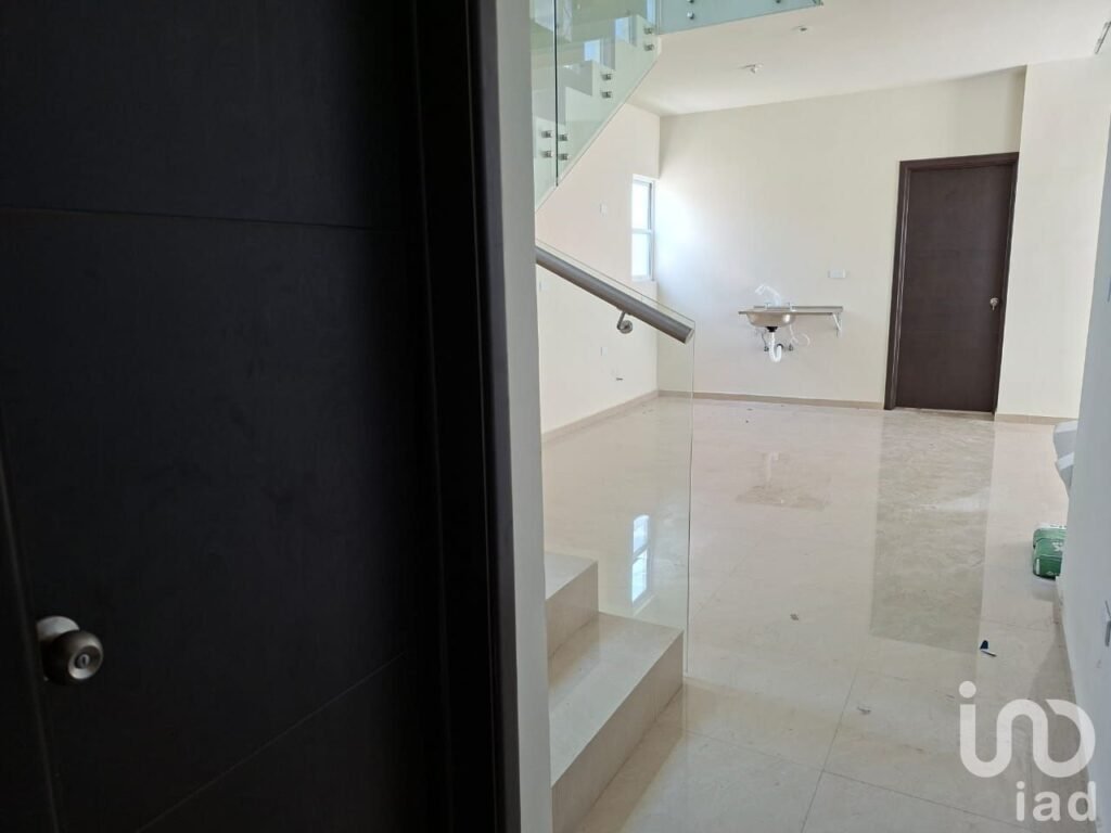 VENTA Casa Nueva Grande con UNA recamara en P.B. en Lomas de Sinai, REYNOSA.