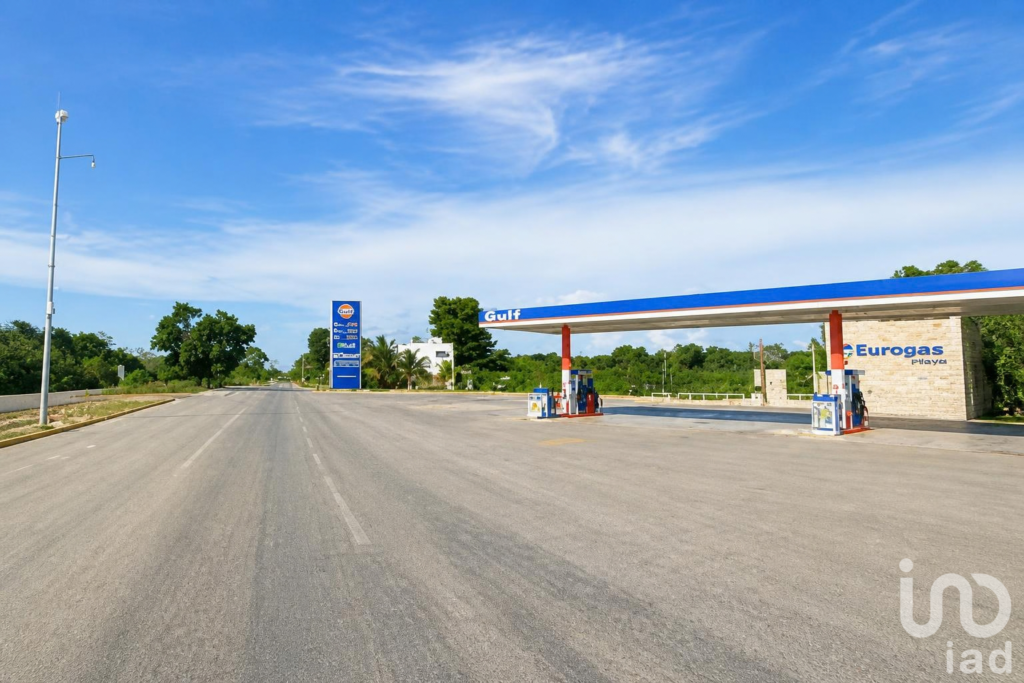 TERRENO DE USO MIXTO EN VENTA  ZONA HUAYACÁN, CANCÚN  ALTO POTENCIAL DE DESARROLLO