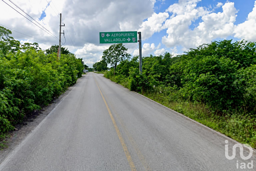 TERRENO DE USO MIXTO EN VENTA  ZONA HUAYACÁN, CANCÚN  ALTO POTENCIAL DE DESARROLLO