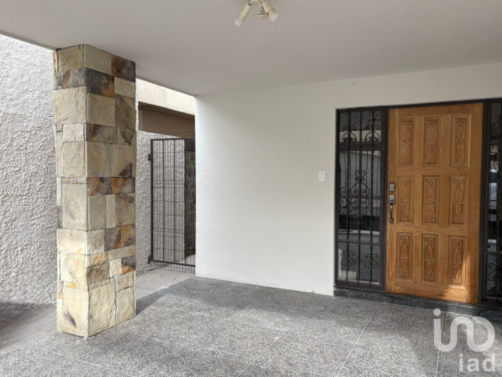 Casa Habitación en Venta, Col. Ciudad Satélite, Monterrey, Nuevo León.