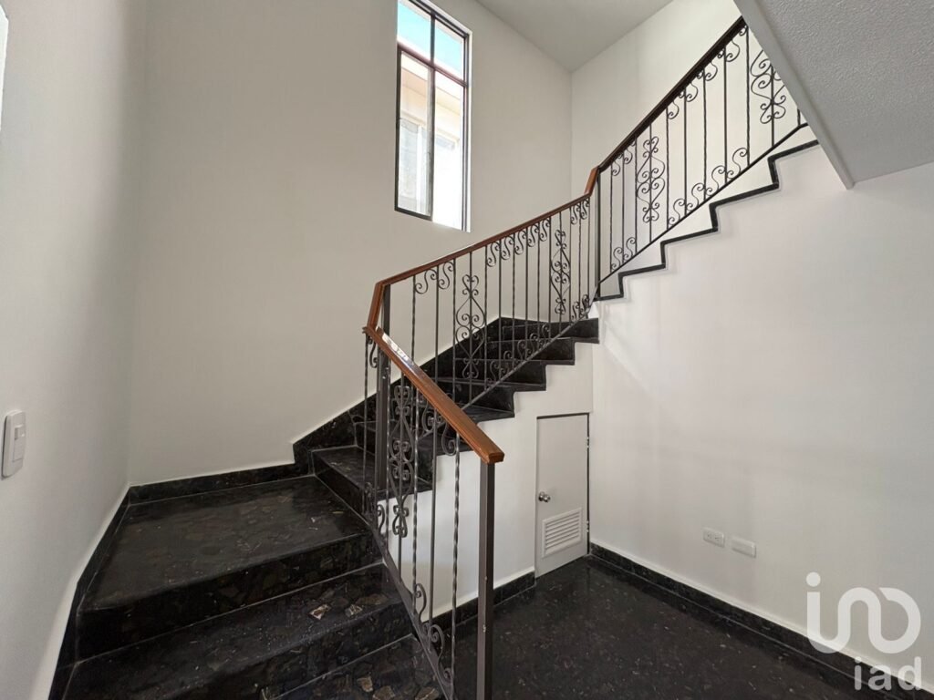 Casa Habitación en Venta, Col. Ciudad Satélite, Monterrey, Nuevo León.