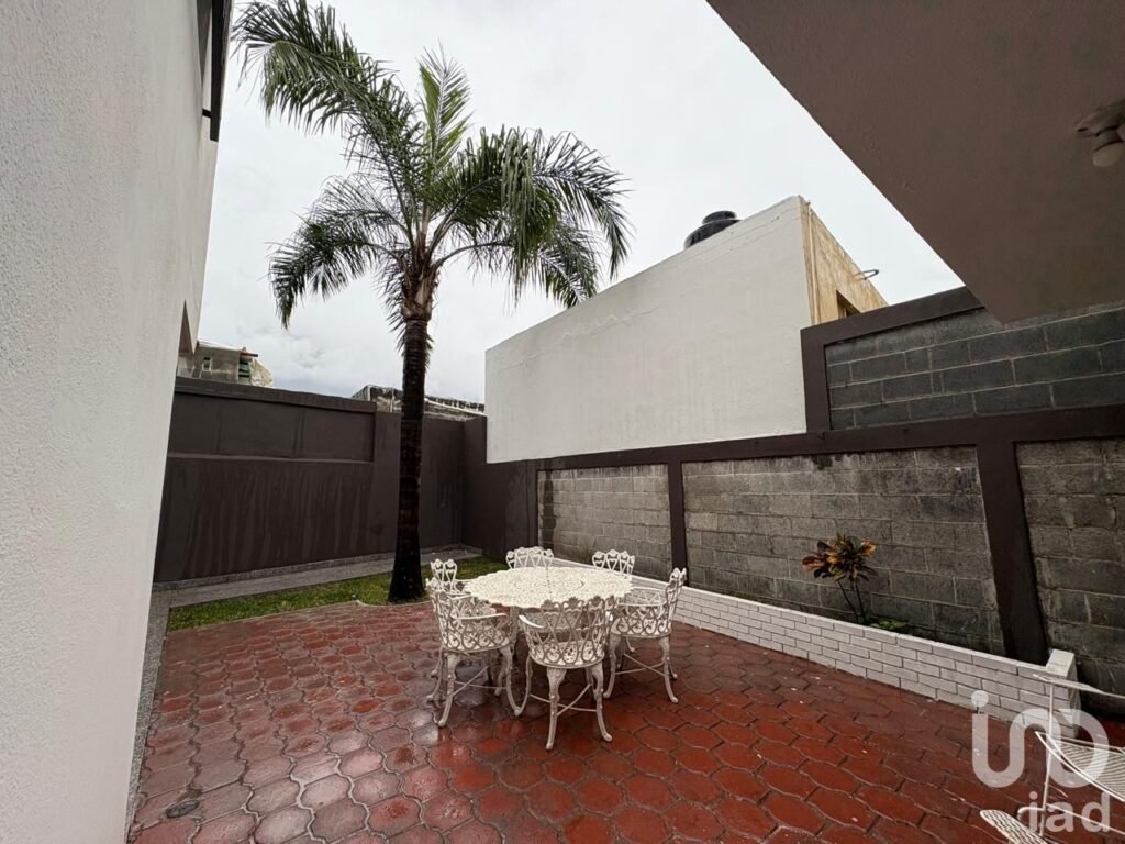 Casa Habitación en Venta, Col. Ciudad Satélite, Monterrey, Nuevo León.