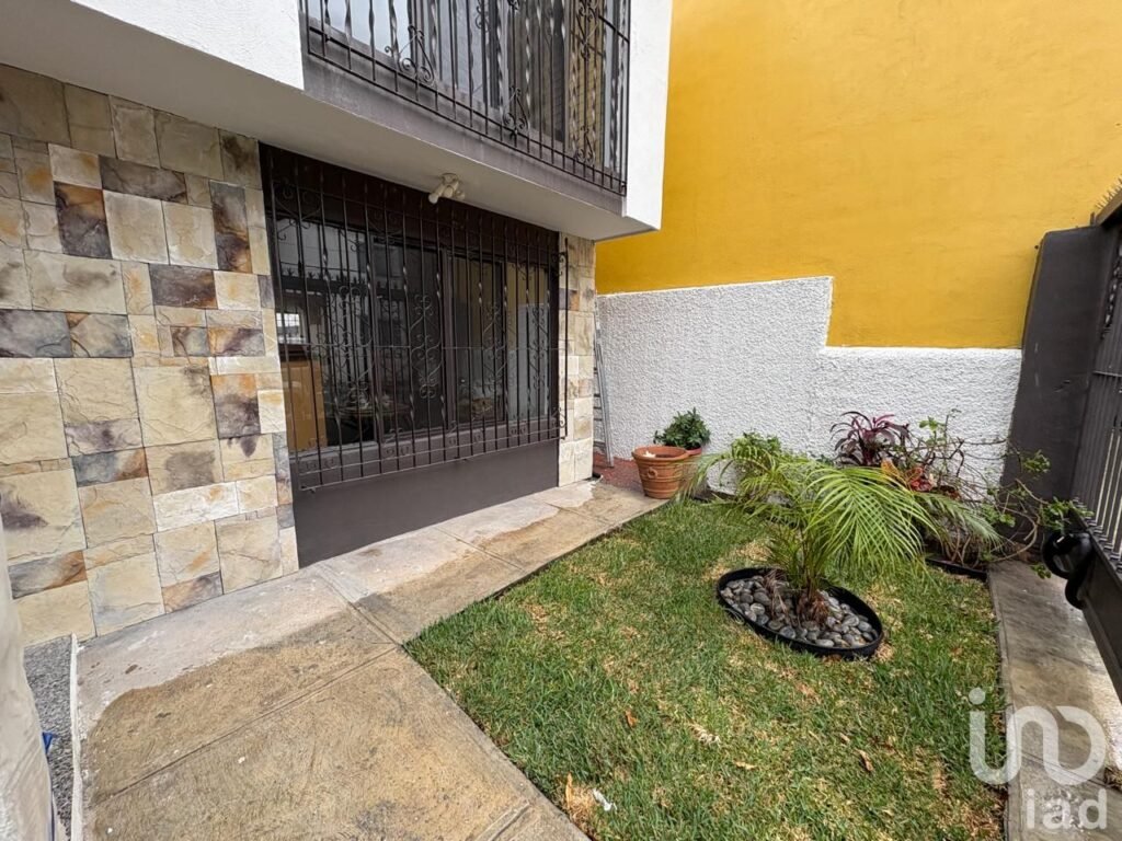 Casa Habitación en Venta, Col. Ciudad Satélite, Monterrey, Nuevo León.