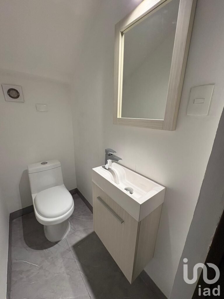 Casa Habitación en Venta, Col. Ciudad Satélite, Monterrey, Nuevo León.
