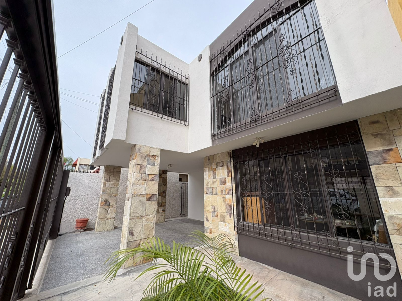 Casa Habitación en Venta, Col. Ciudad Satélite, Monterrey, Nuevo León.