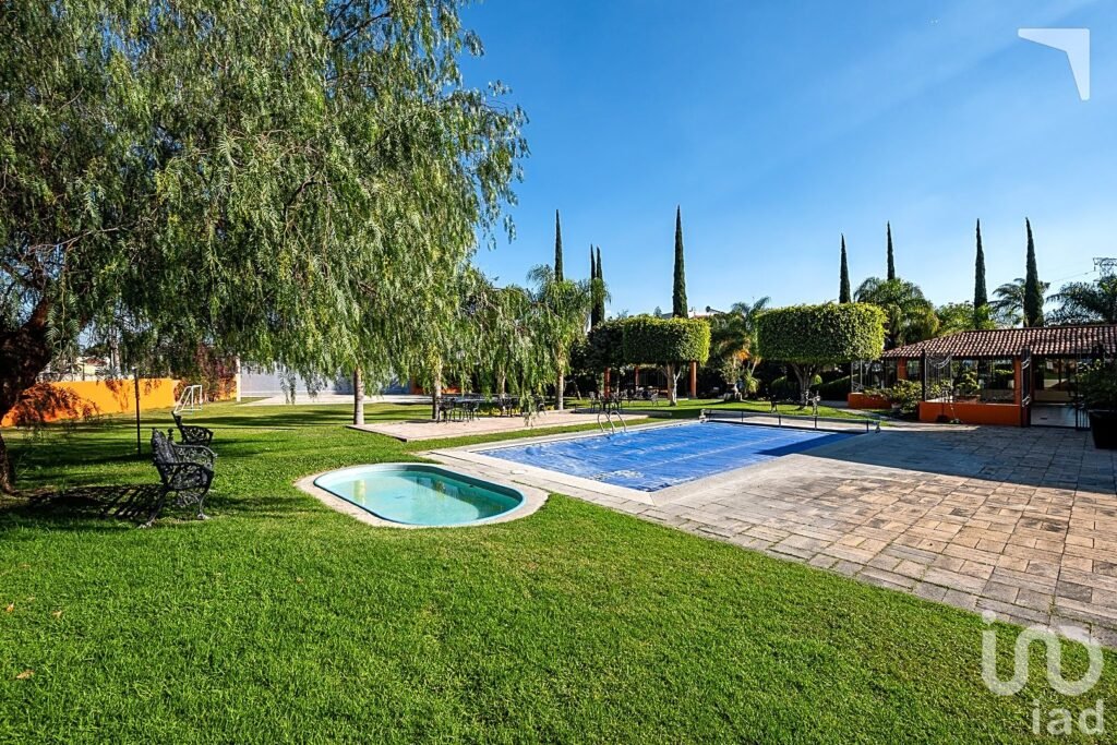 Casa en Venta en Avenida Novelistas, Jardines Vallarta Zapopan