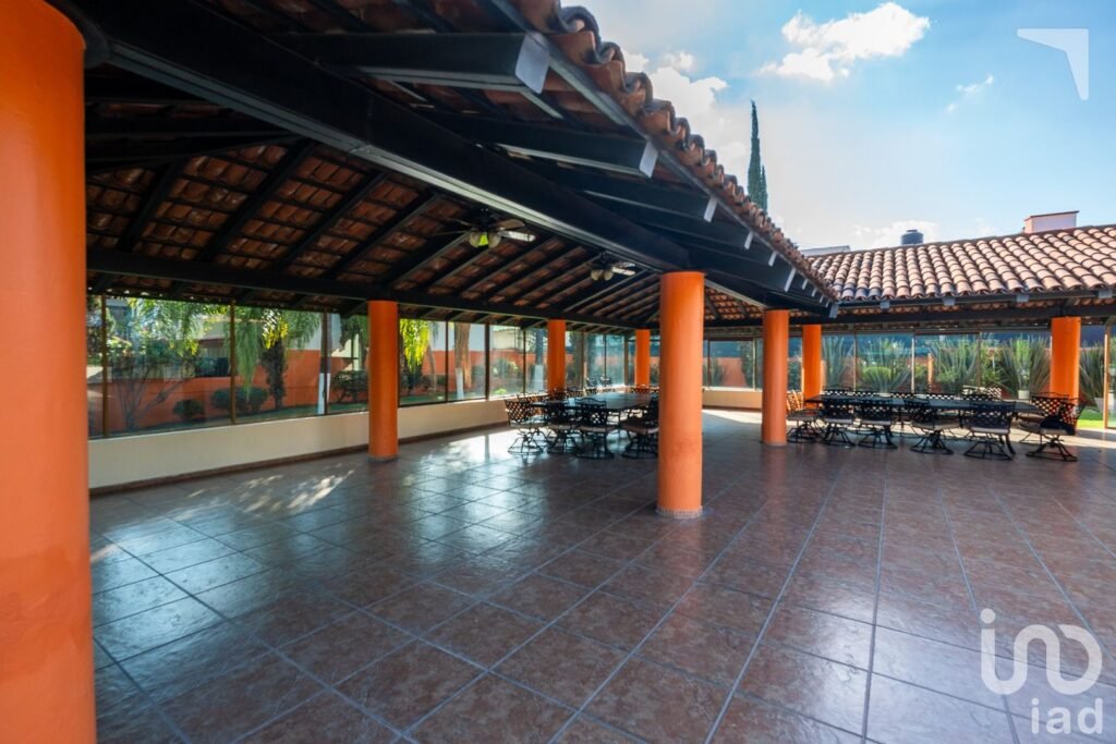 Casa en Venta en Avenida Novelistas, Jardines Vallarta Zapopan