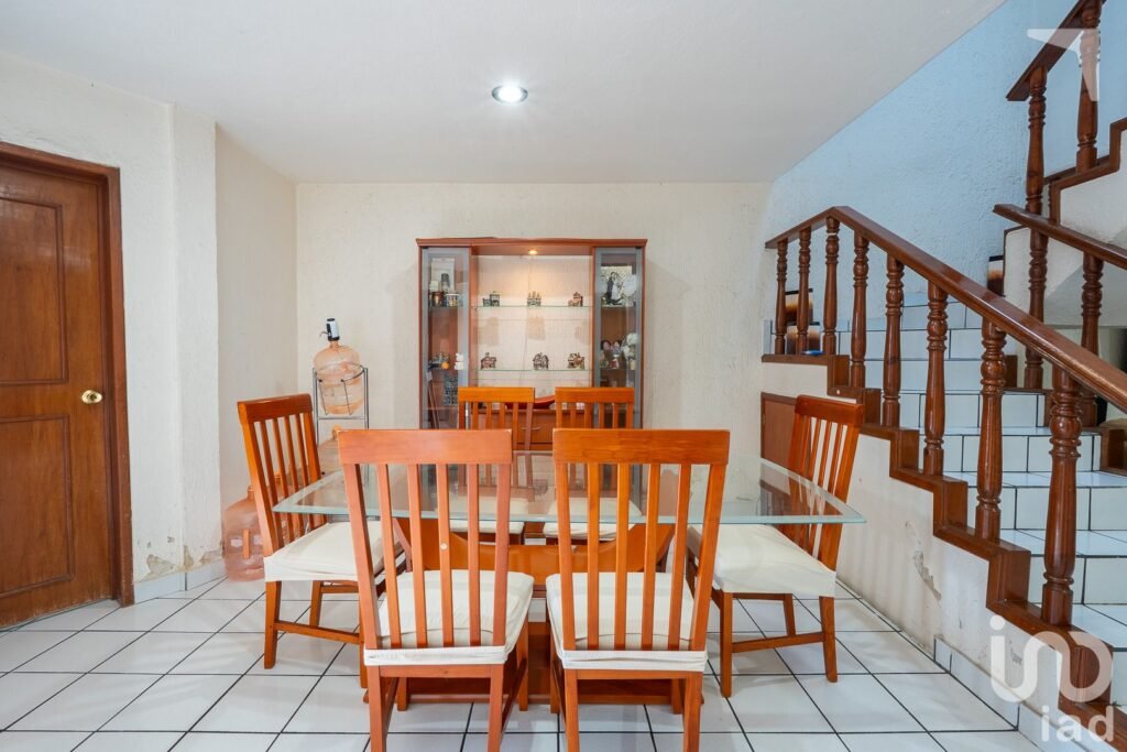 Casa en Venta en Avenida Novelistas, Jardines Vallarta Zapopan