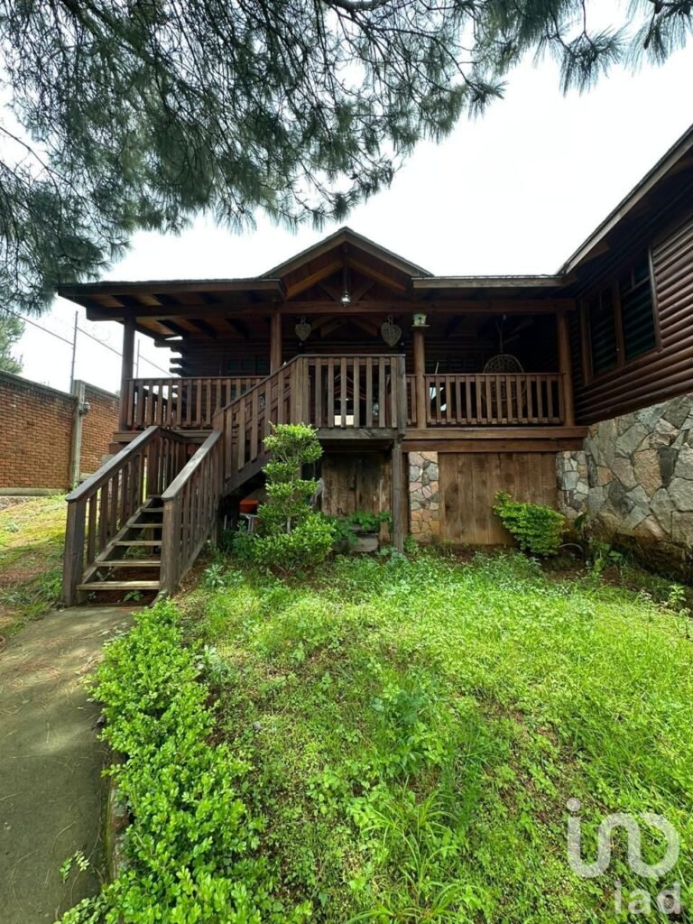 Casa tipo cabaña en Pátzcuaro Frac. Privada Villas del Sol