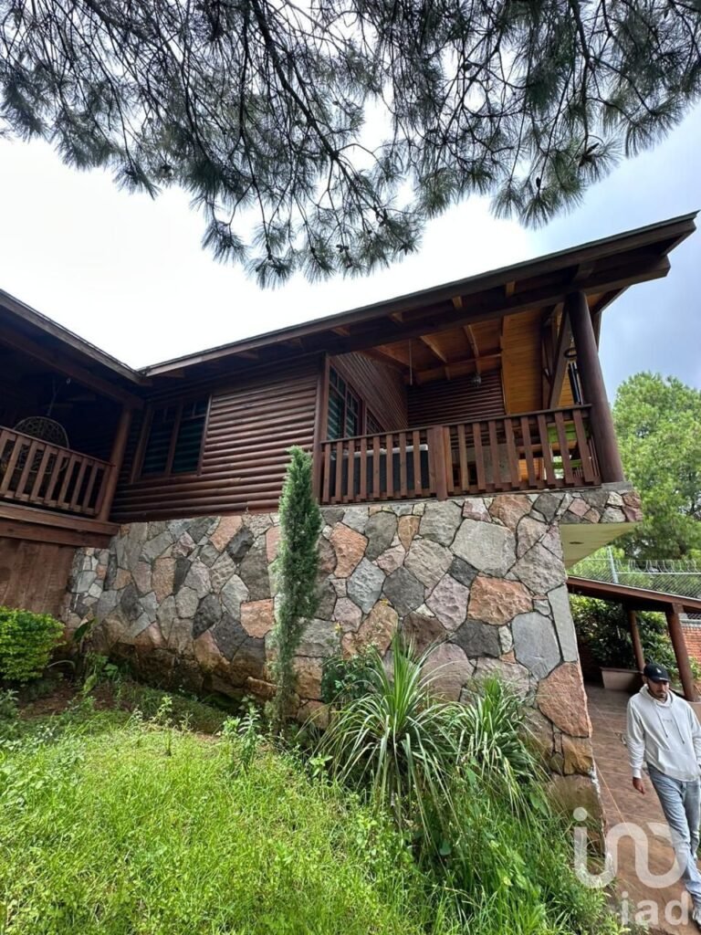 Casa tipo cabaña en Pátzcuaro Frac. Privada Villas del Sol