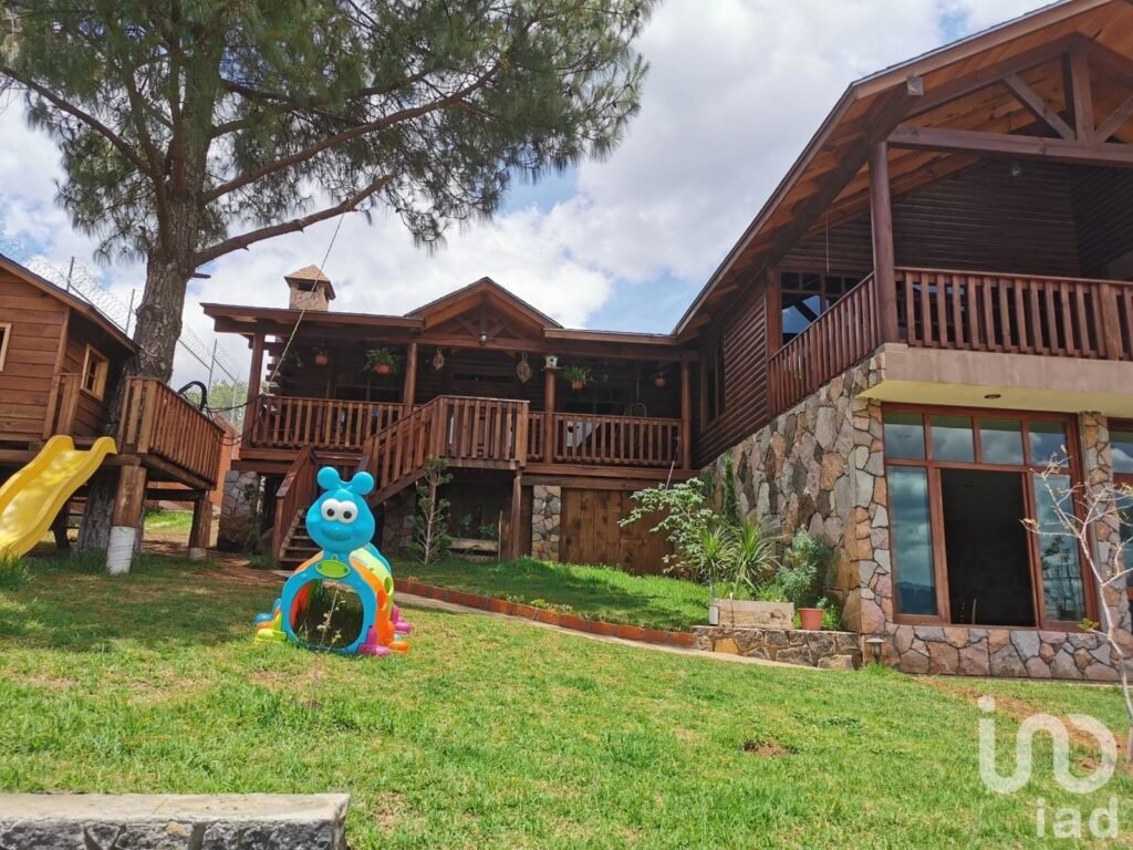 Casa tipo cabaña en Pátzcuaro Frac. Privada Villas del Sol