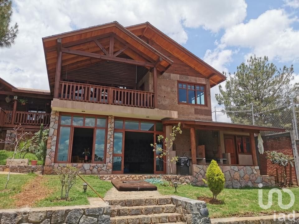 Casa tipo cabaña en Pátzcuaro Frac. Privada Villas del Sol