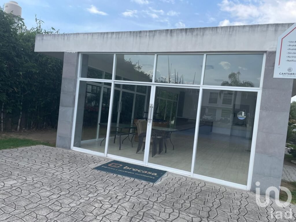 Se renta casa en Fracc. Cantabrico, Col. San Francisco Ocotlán, Coronango Puebla