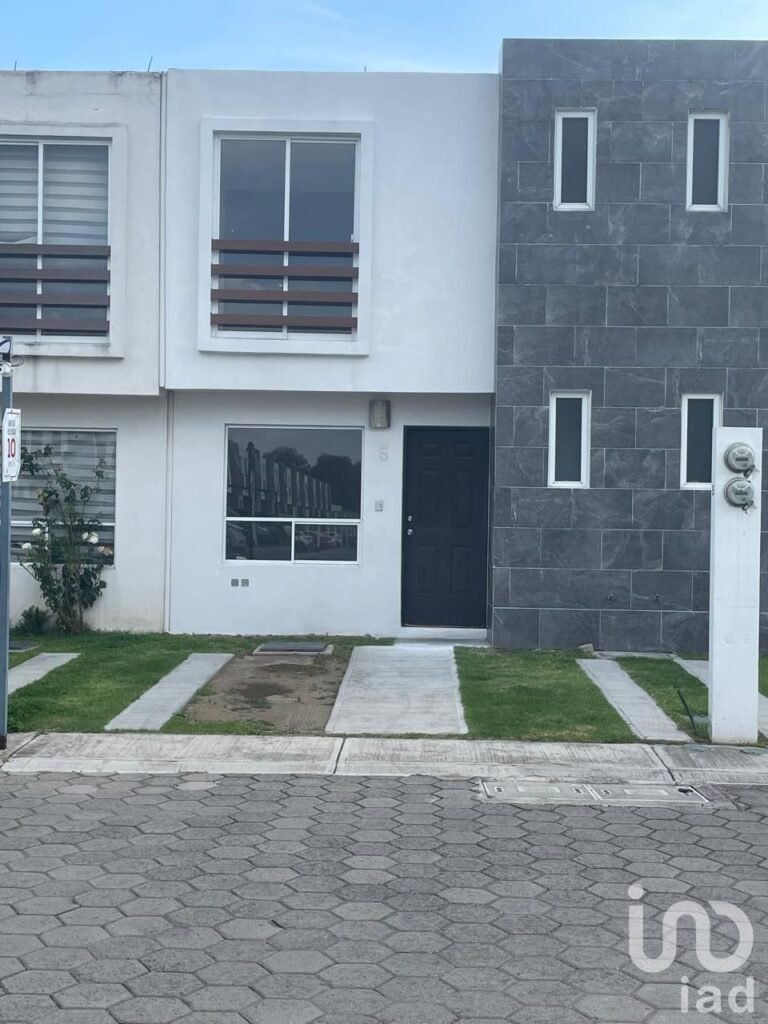 Se renta casa en Fracc. Cantabrico, Col. San Francisco Ocotlán, Coronango Puebla