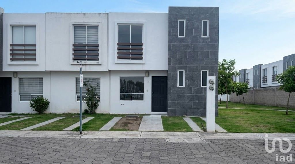 Se renta casa en Fracc. Cantabrico, Col. San Francisco Ocotlán, Coronango Puebla