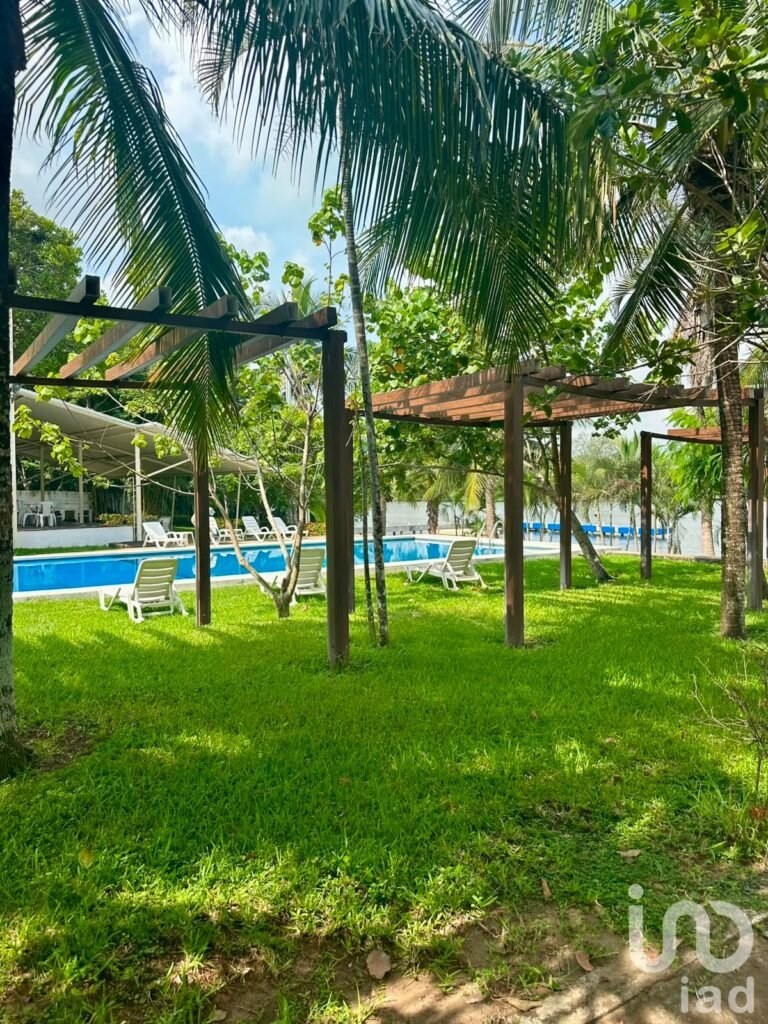 Casa en venta en Club de Golf Villa Rica, Veracruz, 5 recámaras, alberca y vista al campo de golf