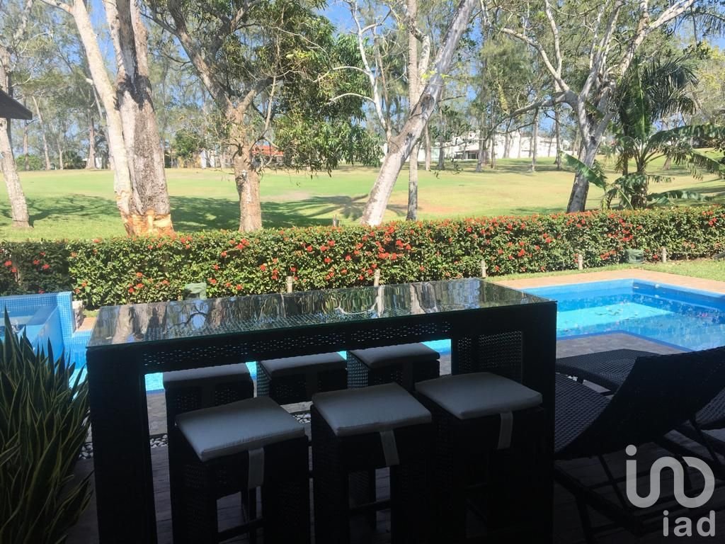 Casa en venta en Club de Golf Villa Rica, Veracruz, 5 recámaras, alberca y vista al campo de golf