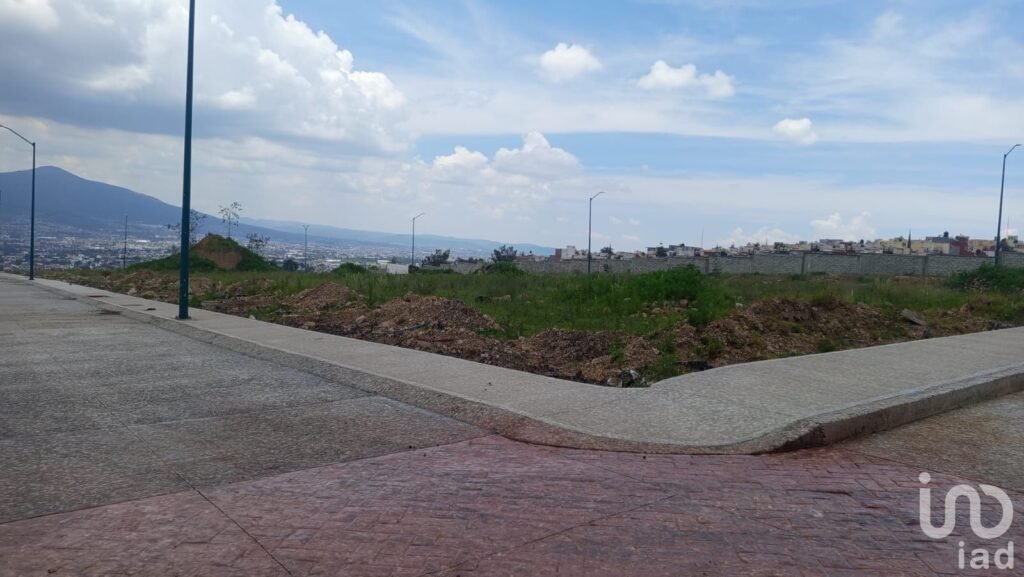 Terreno en Venta por la Amalia Solórzano Morelia, Mich