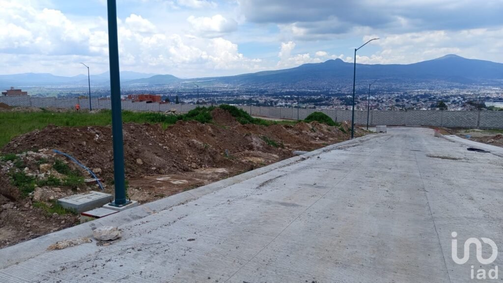 Terreno en Venta por la Amalia Solórzano Morelia, Mich