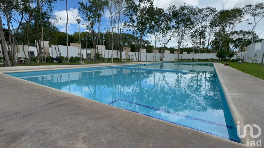 Casa en venta 2 recámaras con amenidades y alberca en Cancun mza 53 lote 6 para cierre