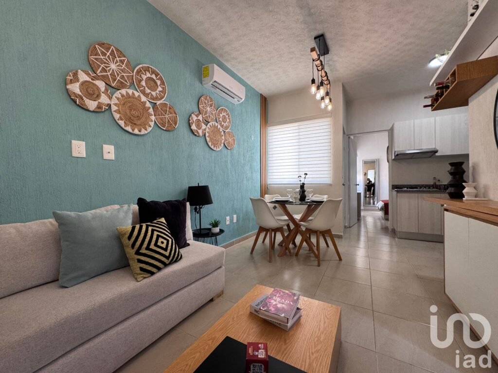 Casa en venta 2 recámaras con amenidades y alberca en Cancun mza 53 lote 6 para cierre