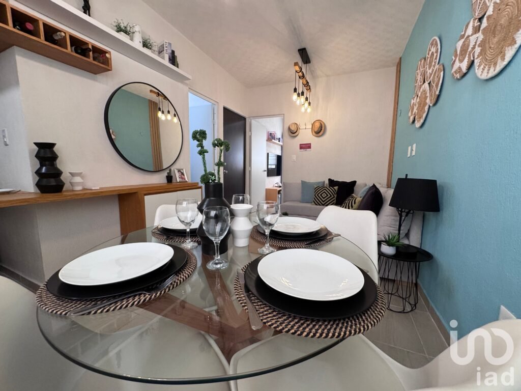 Casa en venta 2 recámaras con amenidades y alberca en Cancun mza 53 lote 6 para cierre