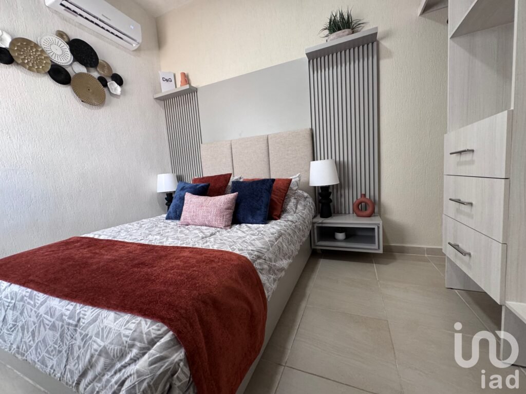 Casa en venta 2 recámaras con amenidades y alberca en Cancun mza 53 lote 6 para cierre