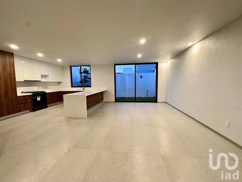 Casa nueva con cinco recámaras en Soare III Altanza, Solares