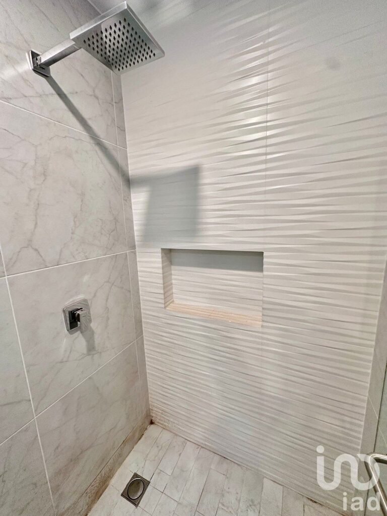 Casa nueva con cinco recámaras en Soare III Altanza, Solares