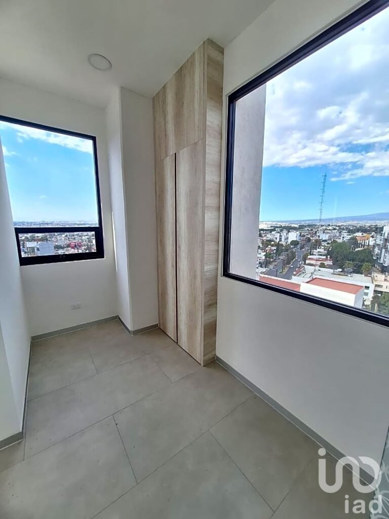 CONSULTORIO EN RENTA TORRE 4 PENTHOUSE  FIFTY DOCTORS  COL.LA PAZ