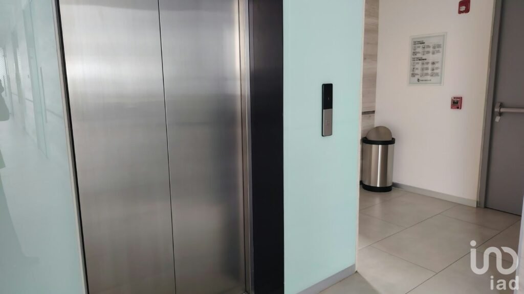 CONSULTORIO EN RENTA TORRE 4 PENTHOUSE  FIFTY DOCTORS  COL.LA PAZ