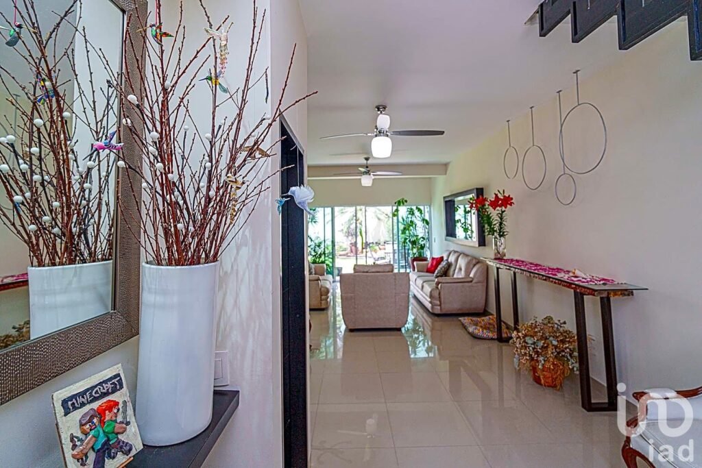 Casa con Jardín Propio, Seguridad en Av. Palmira a 3 min Autopista Cuernavaca