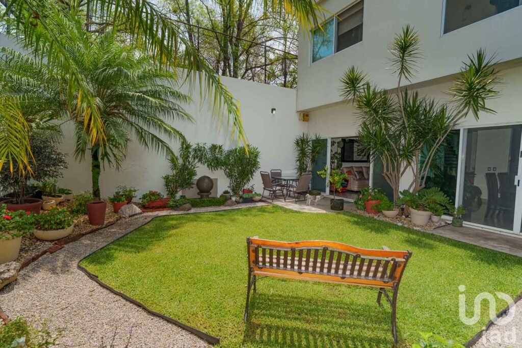 Casa con Jardín Propio, Seguridad en Av. Palmira a 3 min Autopista Cuernavaca