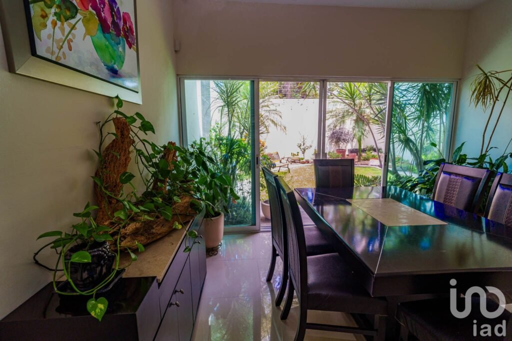 Casa con Jardín Propio, Seguridad en Av. Palmira a 3 min Autopista Cuernavaca