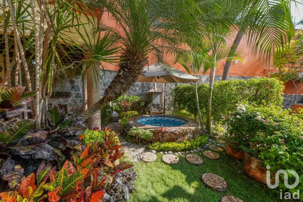 Casa con Jardín y Jacuzzi Privado en condominio con Seguridad en Xochitepec