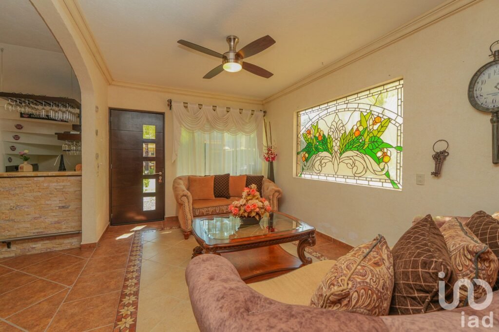 Casa con Jardín y Jacuzzi Privado en condominio con Seguridad en Xochitepec