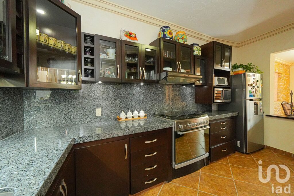 Casa con Jardín y Jacuzzi Privado en condominio con Seguridad en Xochitepec