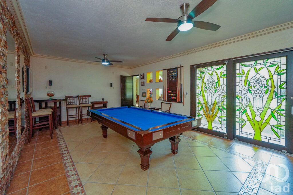 Casa con Jardín y Jacuzzi Privado en condominio con Seguridad en Xochitepec