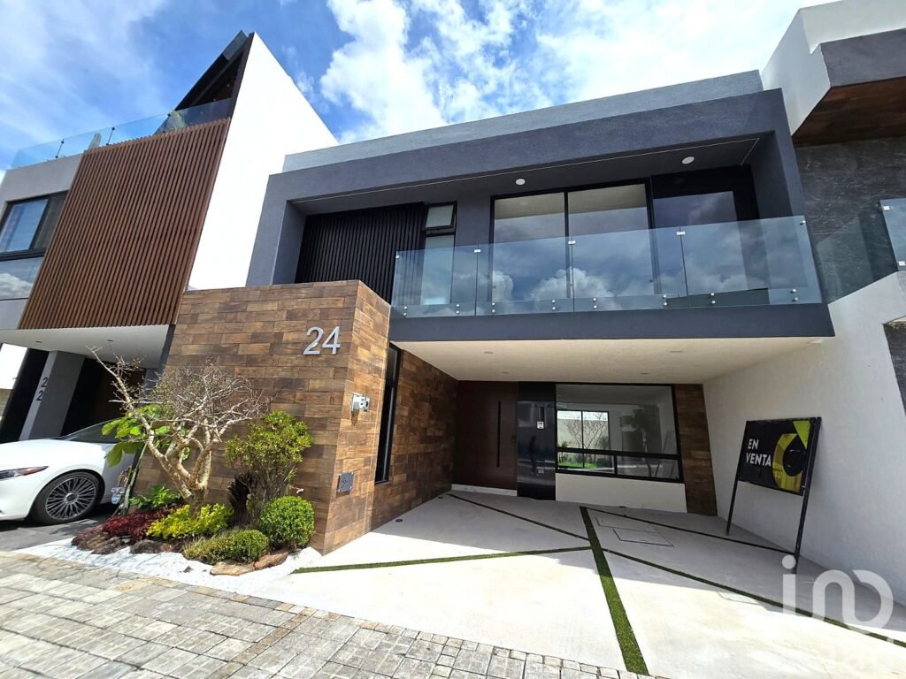 EN VENTA RESIDENCIA EN LOMAS DE ANGELÓPOLIS | 3 HAB CON BAÑO + ESTUDIO + JARDÍN + ROOF GARDEN