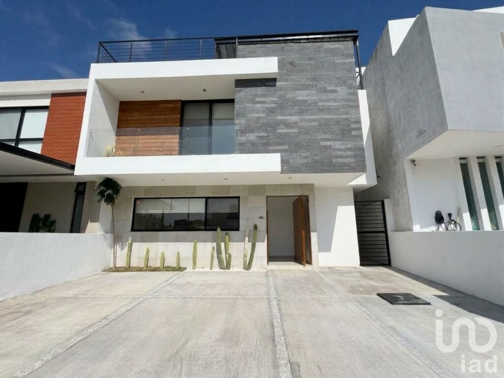 Casa en venta con rooftop en fraccionamiento La Condesa en Juriquilla Queretaro