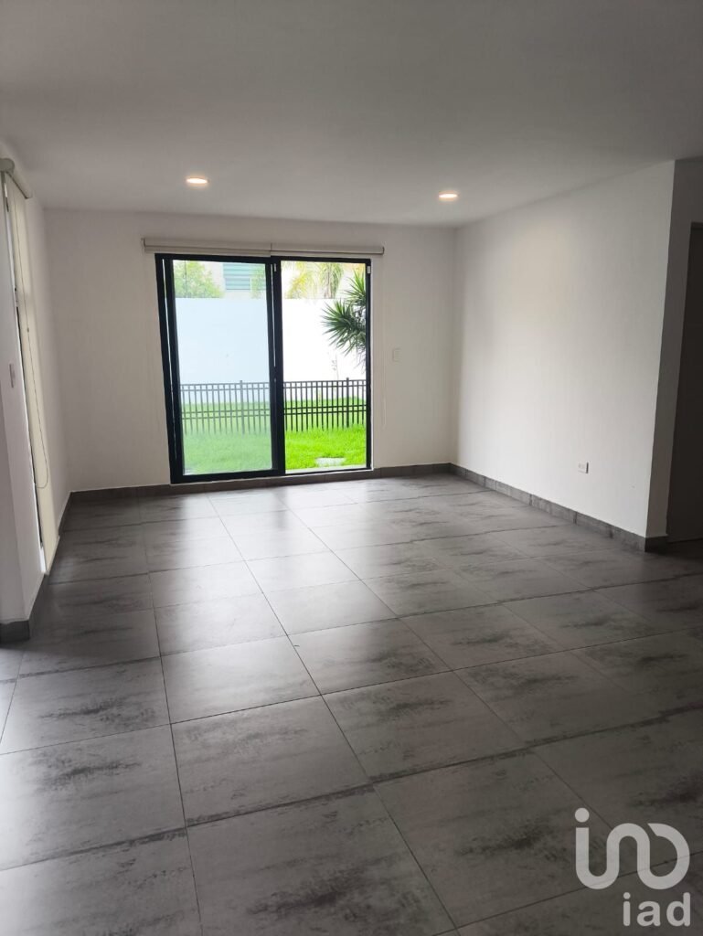 Casa en Venta Residencial Rocallosas, Santiago Momoxpan, frente a Plaza Explanda