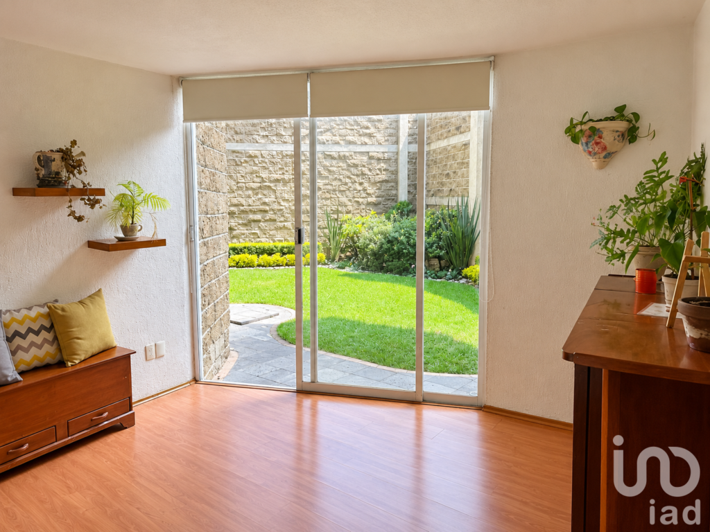 Casa en Venta en Condominio sobre Desierto de los Leones | 4 Recámaras, Jardín y 4 Estacionamientos
