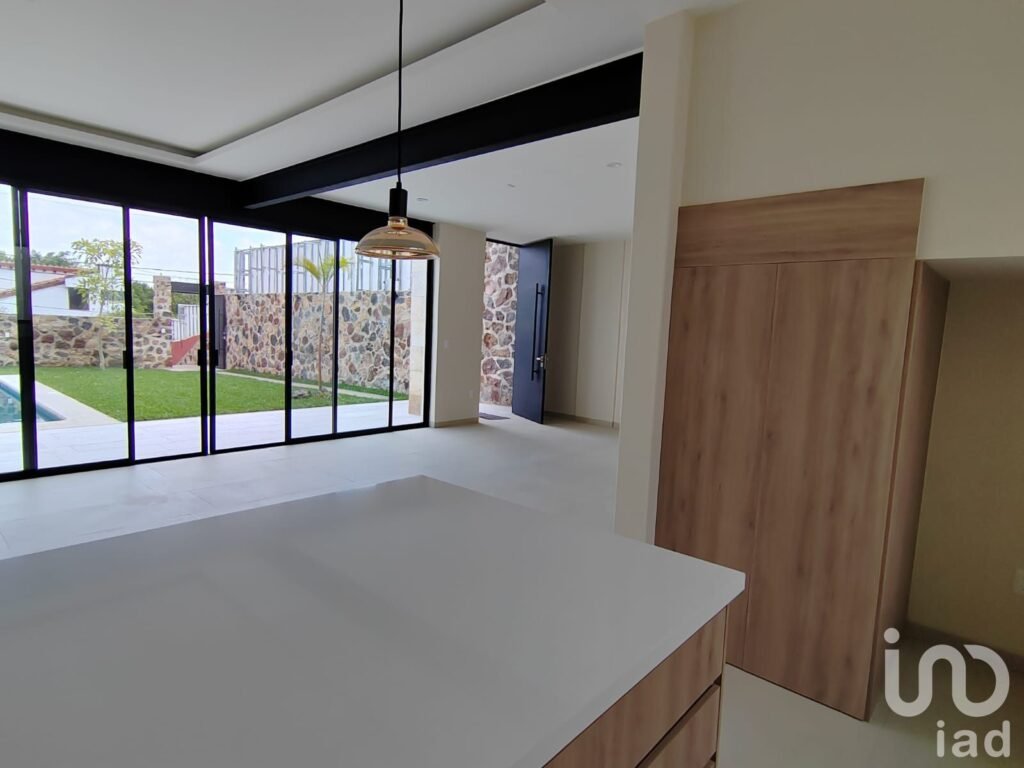 Casa con jardín privado y terraza en Cuernavaca | Recámara en planta baja y seguridad 24 h