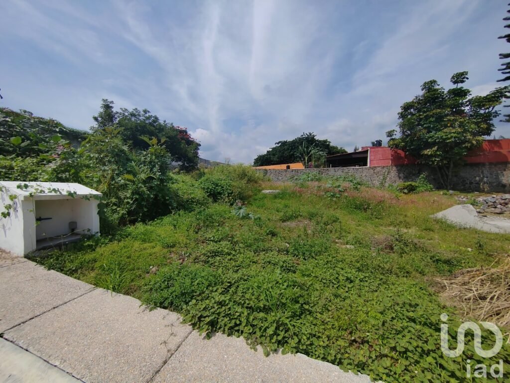 Terreno en Venta en Lomas de Cortés, Cuernavaca | Privada con Portón Eléctrico