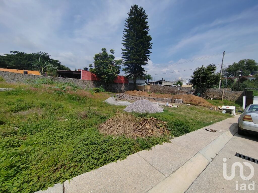 Terreno en Venta en Lomas de Cortés, Cuernavaca | Privada con Portón Eléctrico