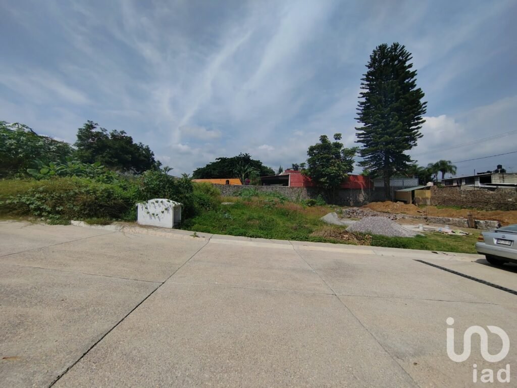 Terreno en Venta en Lomas de Cortés, Cuernavaca | Privada con Portón Eléctrico